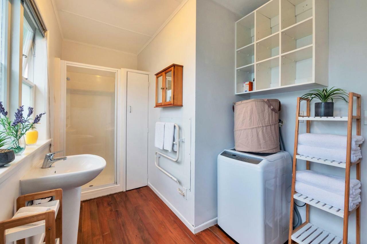 Sunny & Cozy Home Near Western Springs Auckland Esterno foto